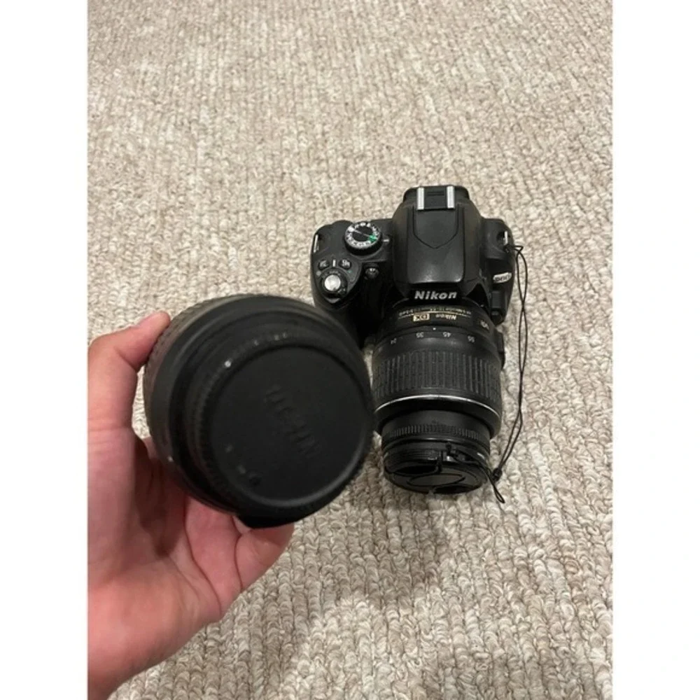 Nikon D60 10.2MP Digital SLR Camera + 55-200mm AF-S Nikkor 1:4-5.6 VR + …‎